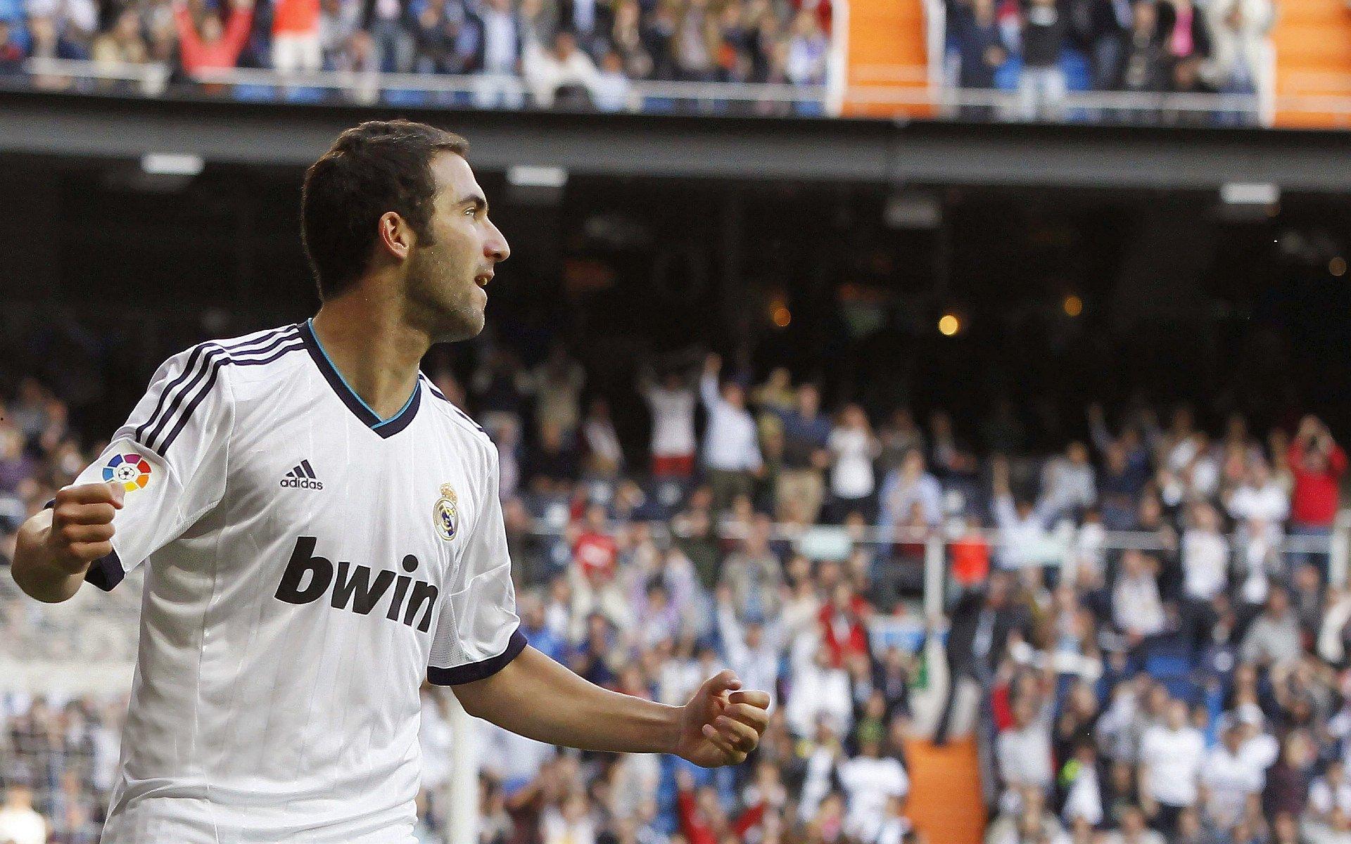 法媒曝贝克汉姆再拓商业版图！入股英格兰第四级别联赛索尔福德城，足球传奇与豪门联手的野心